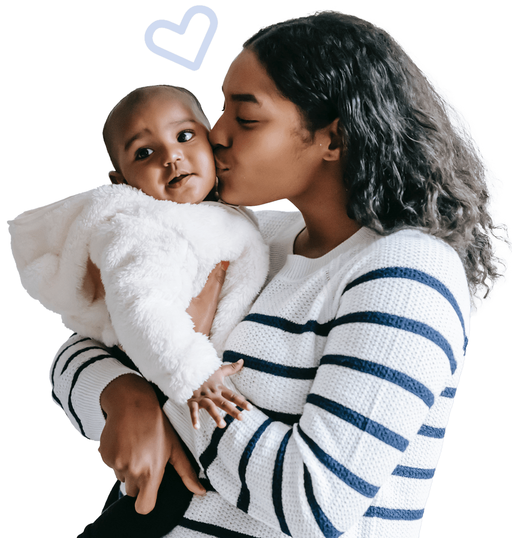 Mãe abraçando e beijando seu filho